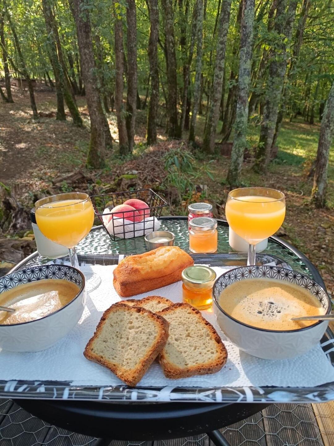 Le Gite De La Cabane De L'Oiseau Couze-et-Saint-Front Exteriör bild
