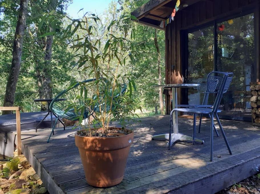 Le Gite De La Cabane De L'Oiseau Couze-et-Saint-Front Exteriör bild