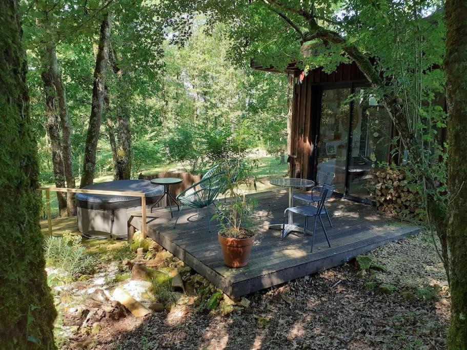 Le Gite De La Cabane De L'Oiseau Couze-et-Saint-Front Exteriör bild